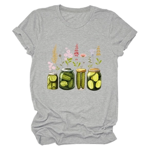 Détail du graphique créatif de bocal à cornichons et fleurs sur t-shirt gris