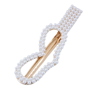 Barrette élégante en alliage doré avec perles blanches en forme de cœur et fleurs