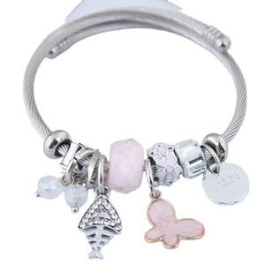 Bracelet argenté torsadé avec perles en cristal rose et breloques de fleurs