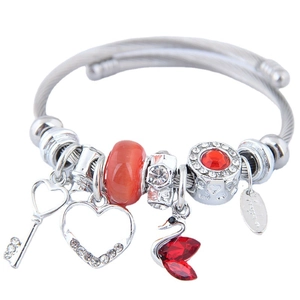 Bracciale Con Ciondoli Moda Lega Filo D'Acciaio Braccialetto Regolabile Con Pendenti Cuore Chiave Cigno Perle Cristallo Sintetico Donna