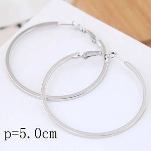 Créoles minimalistes de 50 mm en argent avec finition métallique polie pour femmes