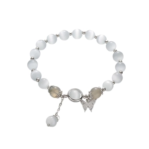 Elegante bracciale di perle con pietre occhio di gatto naturali e ciondolo a farfalla