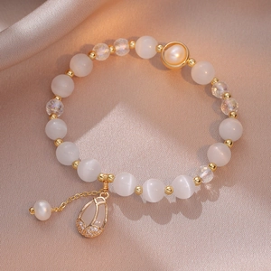 Elegant beaded bracelet with cat eye stones, freshwater pearls and tulip pendant gold