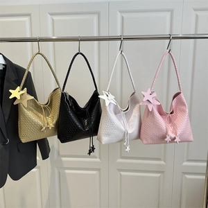 Sac bandoulière tissé minimaliste en quatre couleurs avec pendentif étoile et grande taille