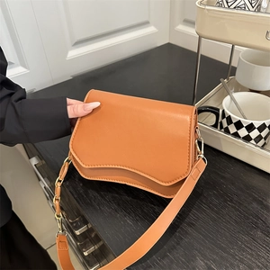 Women PU Leather Small Square Crossbody Bag Wave Edge Flap Designer Shoulder Bag With Decorative Resin Chain Strap Daily Fashion Minimalist Handbag