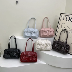 Borse a tracolla a pieghe con dettaglio fiocco in vari colori alla moda
