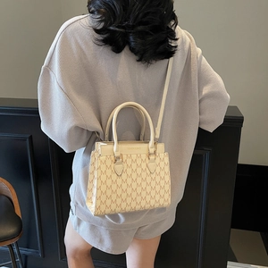 Sac à main élégant beige avec monogramme pour femme et bandoulière amovible dorée