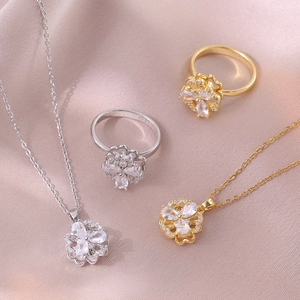 Zirkon Blumen Anhänger Halskette Und Ring Titanstahl Eleganter Rotierender Floral Schmuck Für Frauen Leicht Luxus Design