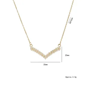 Collier en V doré avec zircone, chaîne de 40+5cm et détails de poids de 3,3g