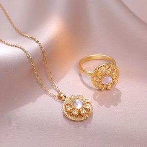 Halskette und Ring-Set mit rotierender Zirkonia-Blume aus vergoldetem Titanstahl