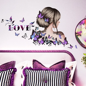 Sticker mural romantique avec silhouette de femme, papillons violets et texte LOVE