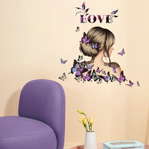 Détail du sticker mural papillon LOVE avec silhouette de femme et design de tatouage mandala