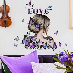 Sticker mural élégant avec silhouette de femme, papillons colorés et lettrage LOVE