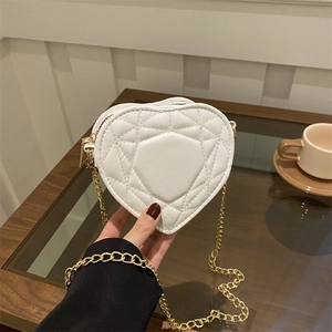 Fashion Women Heart Shaped Quilted Crossbody Bag PU Leather Geometric Stitching Metal Chain Strap Elegant Mini Shoulder Bag Accessory