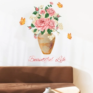 Detail von Blumen-Wandtattoo mit rosa Rosen, Schmetterlingen und Beautiful Life Schriftzug