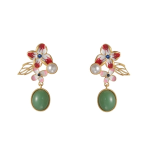 Boucles d'oreilles fleurs vintage avec émail, perles et pierres de jade vert simulé