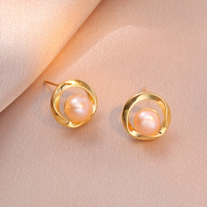 Boucles D'oreilles Puce Fleur Perle D'eau Douce Rétro Cuivre Plaqué Or Géométrique Torsadé Mode Simple Bijoux Pour Femmes