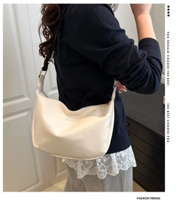 Close-up of cream Hobo tote bag showing 'FASHION & BAGS' gold text and adjustable strap