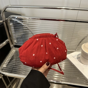 Women Ruched Chiffon Floral Crossbody Bag Small Cloud Dumpling Shell Shoulder Bag Sweet Fashion Floral Print Bag