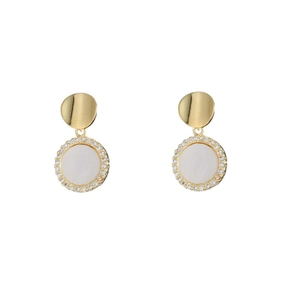 Élégantes boucles d'oreilles pendantes géométriques en nacre dorée avec zircons et aiguilles 925