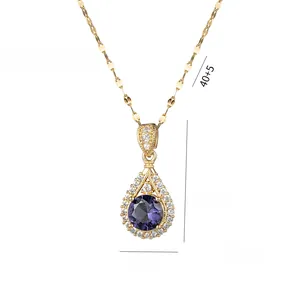 Dettaglio della collana con pendente a goccia viola con dimensioni 20x12 mm
