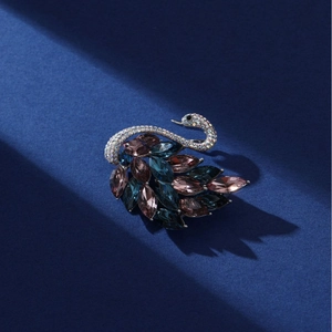 Élégante Broche Cygne en Cuivre Avec Zircon Multicolore Cristal Incrusté Épingles Forme Animale Pour Femmes Banquet Bijoux De Mode