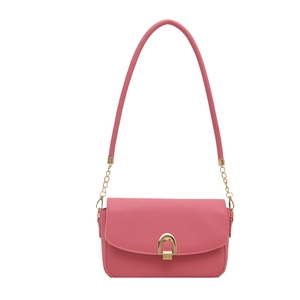 Minimalist pink shoulder bag with flap closure and golden horseshoe metal buckle