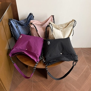 Sac Cabas en Nylon Grande Capacité pour Femmes Sac à Bandoulière Décontracté Tendance Urbaine Avec Bandoulière en Corde Tissée 2025 Nouveau