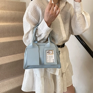 Sac Boston bleu clair vintage avec finition PU polie et fente pour carte transparente