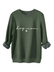 Dettaglio della felpa dog mom verde scuro con fodera in pile grigio e polsino a coste