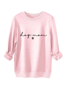Dettagli della felpa rosa dog mom che mostrano il colletto a costine e il tessuto premium