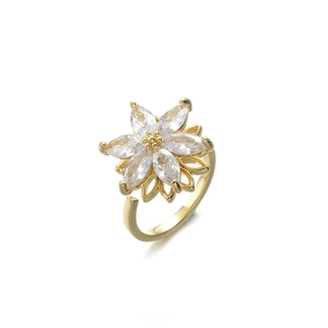 Makro-Detail des drehbaren Blumenrings mit Zirkonia-Steinen und verstellbarer Goldschiene