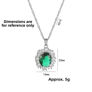 Dimensioni dettagliate della collana con ciondolo a fiore smeraldo e zircone
