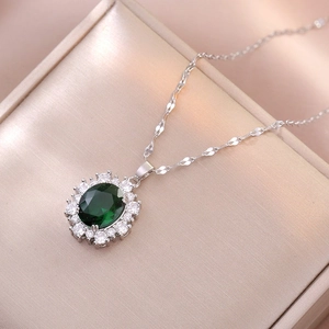 Collana Pendente Zircone Verde Smeraldo Retro Acciaio Titanio Rame Ovale Halo Fiore Gioielli Per Donne Elegante Stile Vintage