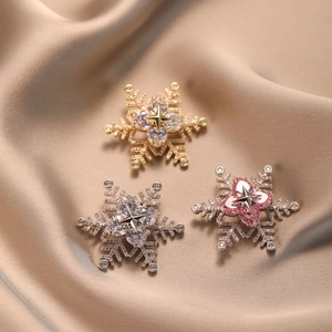 Rotating snowflake flower brooches with zircon inlay in gold and silver finishes