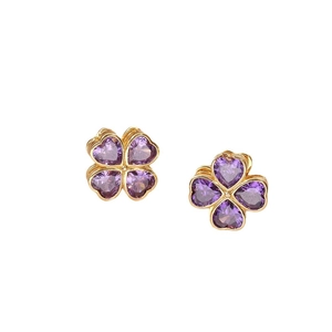 Elegante goldene Kleeblatt-Ohrringe mit vier violetten Zirkonia-Steinen in Herzform