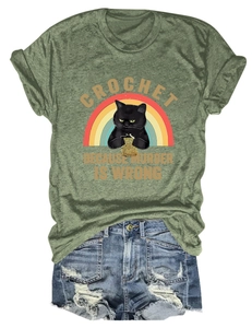 T-shirt vert armée avec imprimé chat crochet amusant et short en jean bleu déchiré
