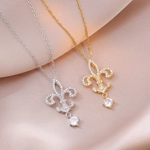 Collier Pendentif Fleur de Lys Pour Femmes Acier Titane Strass Incrusté Mode Design de Niche Bijoux Ras du Cou Cadeau