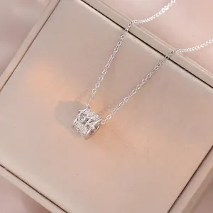 Collier en acier titane avec pendentif cylindre, chiffres 1314 et zircons pavés