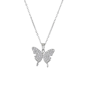 Collier élégant pendentif papillon argenté serti de zircones sur une chaîne fine