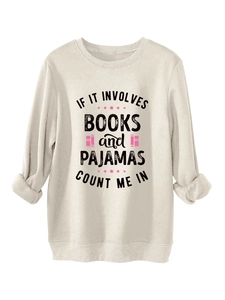 Détail d'un sweat en polaire crème avec imprimé texte et finitions en bords-côtes