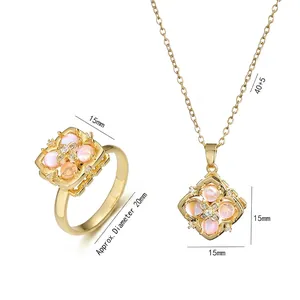 Vergoldetes Schmuckset mit rosa Katzenaugen-Blumen und weißen Zirkonia-Akzenten