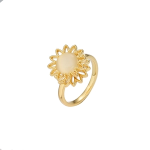 Collier élégant en titane doré avec pendentif tournesol et pierre opale au centre