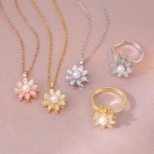 Collier Fleur Pivotante Perle Zircone pour Femmes Acier Inoxydable Élégant Pendentif Tournesol Bijoux Bague Réglable