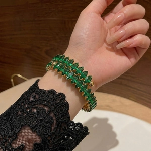 Bracelet Jonc Ouvert Plaqué Or En Acier Inoxydable Avec Double Rangée De Pierres De Zircon Vert Marquise Pour Femmes Élégant