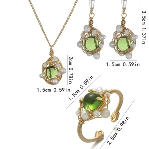 Parure de bijoux artisanale en fil de fer avec pierres vertes et perles, collier et boucles