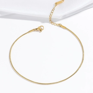 Collier élégant en acier titane doré à maille serpent plate avec fermoir mousqueton
