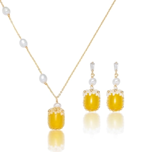 Parure bijoux vintage avec agate rouge, perles d'eau douce et collier fleur dorée