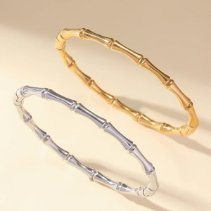 Bracelets joncs minimalistes en acier inoxydable style bambou en finitions or et argent