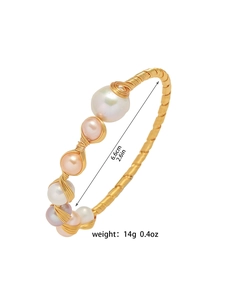 Vista dettagliata del bracciale artigianale in filo d'oro con perle barocche e misure